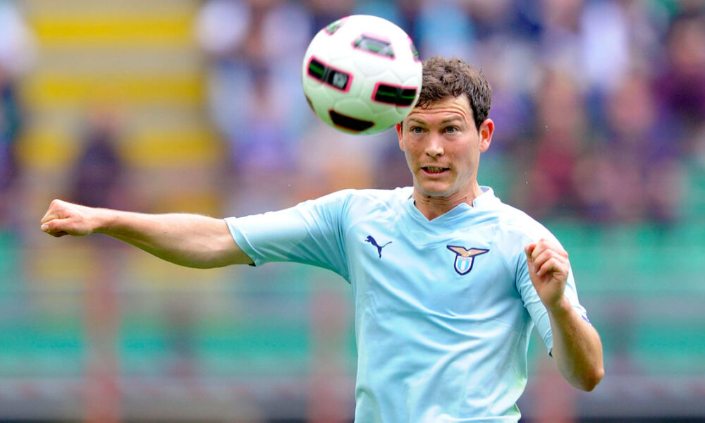 Buon compleanno Lichtsteiner, gli auguri della Lazio all’ex terzino.