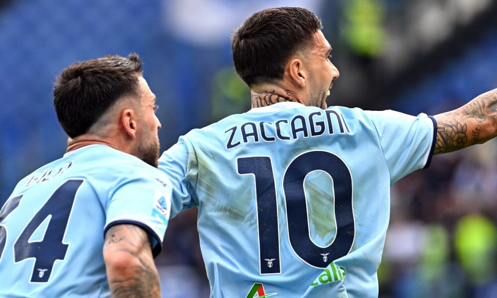 Zaccagni e Gila dimostrano entusiasmo per la Lazio con un gesto a fine partita con il Porto