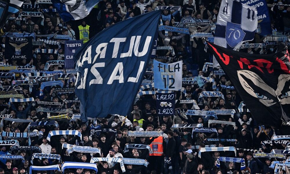 Biancocelesti in partenza da Napoli Lazio: tifo da brividi alla Stazione Termini