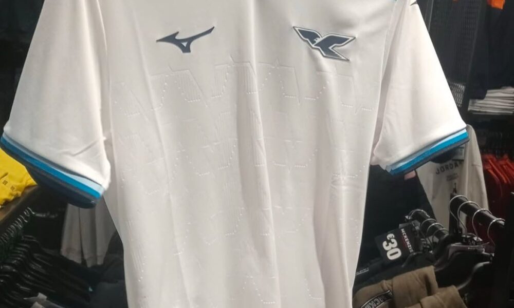 Svelata la maglia della Lazio per i 125 anni: ecco quando debutterà. Dettagli