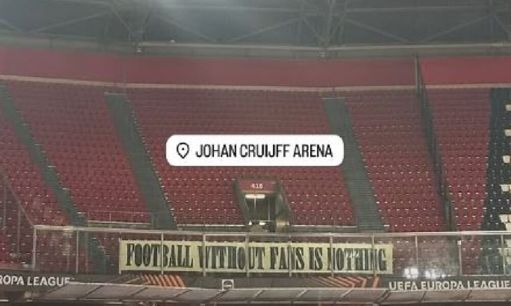 Solidarietà dei tifosi olandesi: lo striscione alla Johan Cruijff Arena in Ajax Lazio