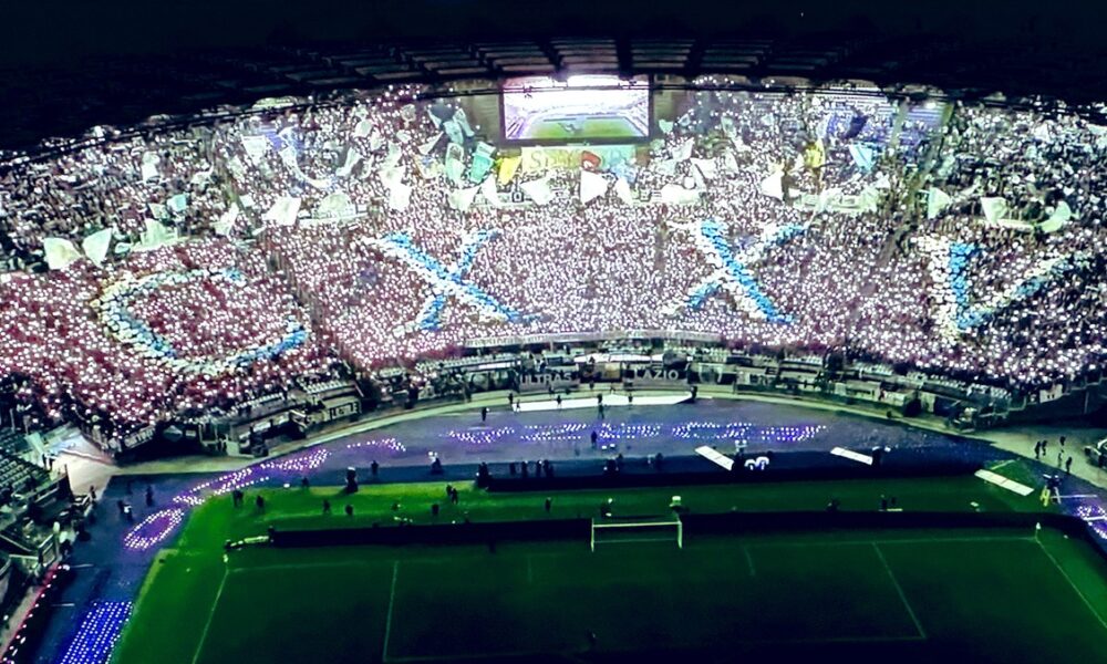 Anniversario Lazio: la Curva Nord celebra i 125 anni dei biancocelesti all’Olimpico con una coreografia mozzafiato