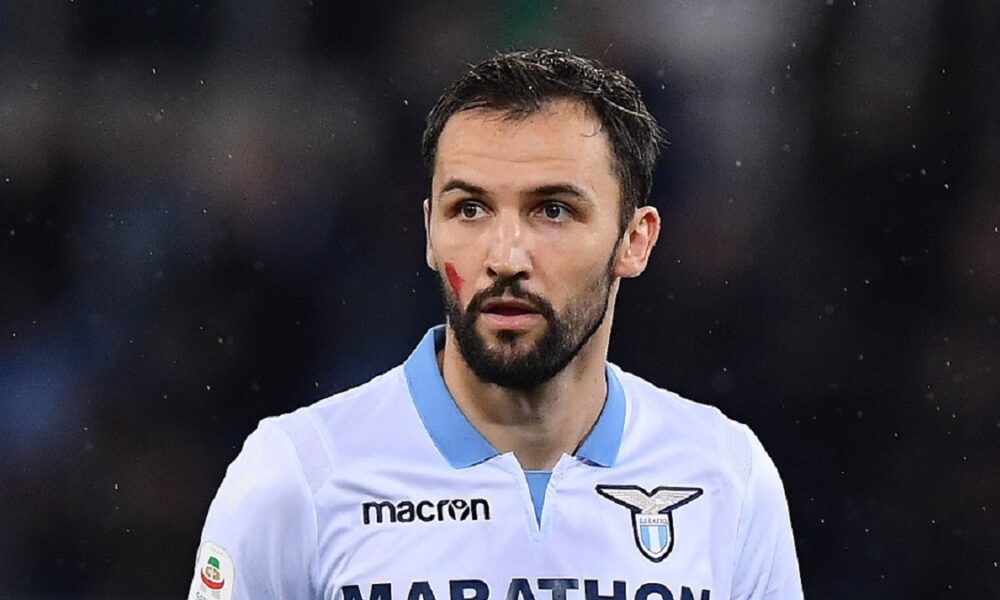 Badelj, l’ex Lazio condivide la sua vita lontano dai social: musica classica e riflessioni con Pioli