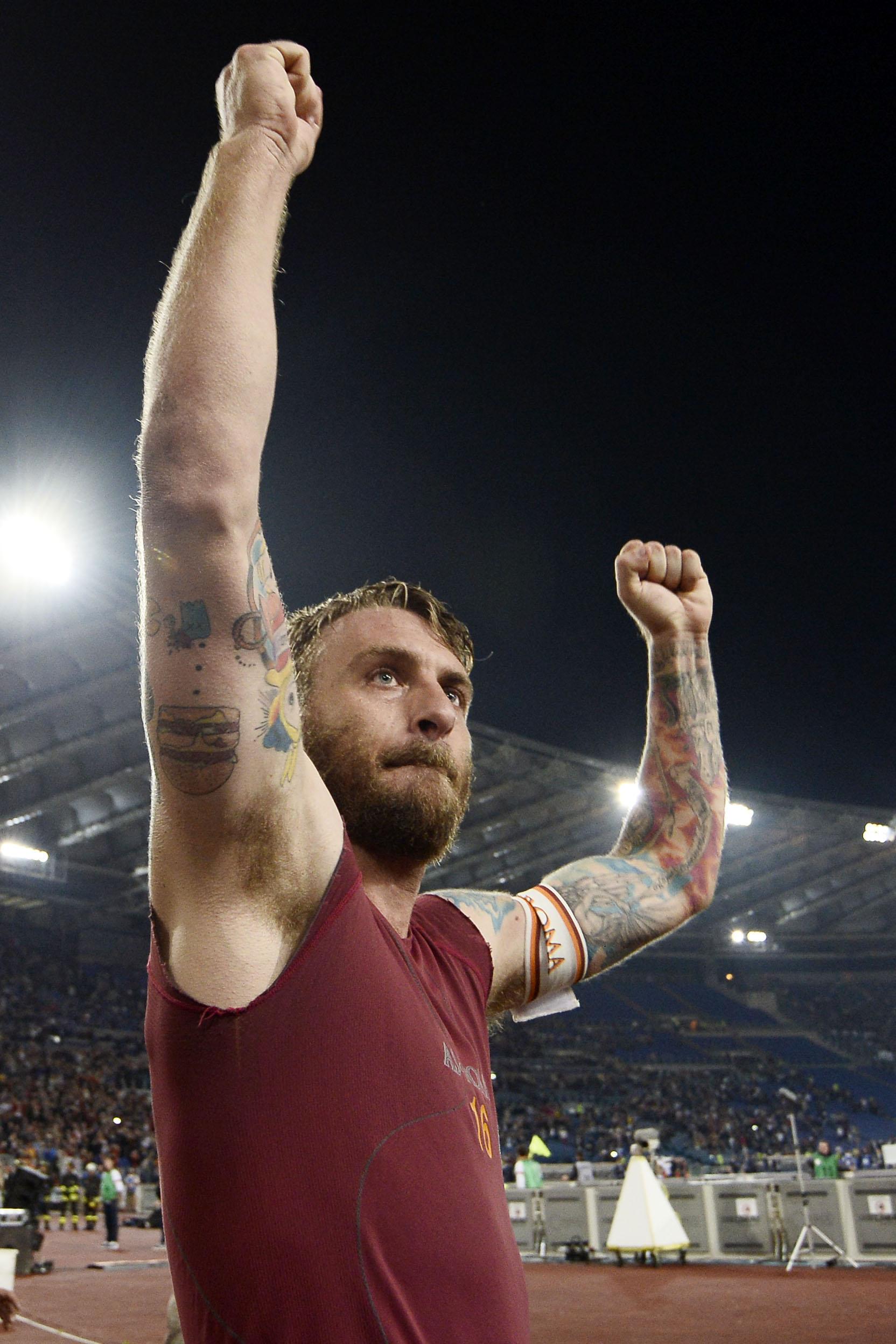 de rossi esulta roma 2013 ifa